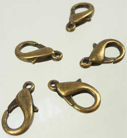 Fermoir mousqueton oval. Dimension: +-16x8,5mm. Couleur: Or vieux, Bronze Code: D04543 --- Mousqueton 16x8,5. Or vieux, Bronze---