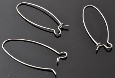 Pendants d'oreille en métal d'acier inoxydable. Dimensions: +- 39x15mm. Couleur: Acier Code: D12653 --- Pendant Oreille Acier Inox. 39x15mm.---