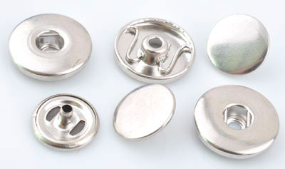 Cadre DoubleBeads EasyButton de métal de +- 19mm.de diamètre pour placer soi-même à travers les tissus ou le cuir. Couleur: Nickel Code: D15373 --- Cadre DoubleBeads 19mm. Nickel---