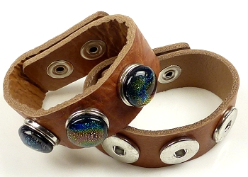 DoubleBeads EasyButton bracelet de cuir avec métal ± 24,5x2,5cm, réglable en mesure ± 19,5-21,5cm (approprié pour DoubleBeads EasyButton boutons-pression). Couleur: Marron Code: J01718 --- Bracelet Cuir 19-21cm. DoubleBeads Marron---