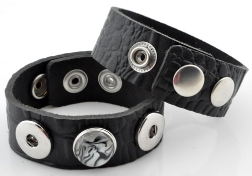 DoubleBeads EasyButton bracelet de cuir (couche supérieure) avec imprimé serpent et métal ± 24,5x2,5cm, réglable en mesure ± 19,5-21,5cm (approprié pour DoubleBeads EasyButton boutons-pression). Couleur: Noir Code: J01740 --- Bracelet Cuir Imprime serpent 19,5-21,5cm Noir---