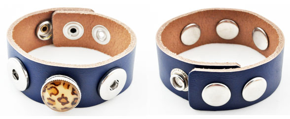 Bracelet de cuir Bleu foncé. Règlable en mesure : entre +-19,5 et 21,5cm. Largeur du bracelet: +- 2,5mm. Longueur: +- 24mm. Pour Boutons pressions 18mm. Code: J01990 --- Bracelet cuir Bleu fonce reglable Pression---