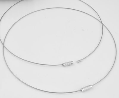 Collier en métal avec fermoir de +- 45cm. De long. Grosseur: +- 1mm. Couleur: Nickel Code: J01441 --- Collier metal 45cm. Nickel---