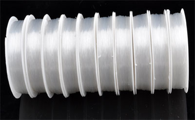 Bobine de fil nylon (fil de pêcheur) de +- 0,4mm.d'épaisseur et de +- 45 mètres de longueur. Couleur: Transparent Code: D09169 --- 10m. Fil Nylon 0.4mm.x45m.---