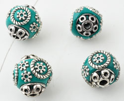 Perles de métal, circulaires, Kashmiri, faites à la main, avec argile de fimo et décorations diverses ± 14x15,5mm (trou ± 2,5mm). Couleur: Vert Foncé Code: D13500 --- Kashmiri, +-14x15,5mm .Trou +-2,5mm: Vert Fonce---