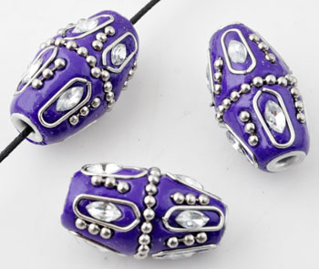 Perles de métal, tube, Kashmiri, faites à la main, avec argile de fimo, strass et décorations diverses ± 27x16mm (trou ± 3,5mm). Violet Foncé Code: D13674 --- Kashmiri, +- 27x16mm. Trou ± 3,5mm. Violet Fonce---