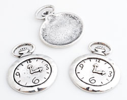 Pendentifs/breloques de métal, pendule ± 32x27mm Code: D10139 --- Pendule 32x27mm. Vx. Argent.---