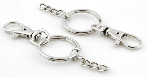 Porte-clefs de métal avec anneau et chaîne ± 88x28mm. Couleur: Couleur nickel Code: D12212 --- Porte-clefs de métal avec anneau et chaine---