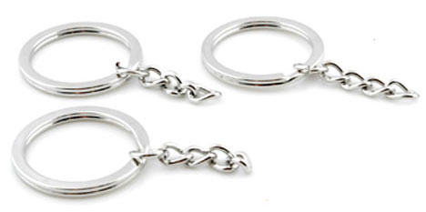 Anneau pour porte-clefs de métal avec chaîne ± 55x30mm. Couleur: Couleur nickel Code: D12213 --- Anneau pour porte-clefs de métal avec chaine 55x30mm---