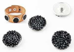 Boutons-pression de métal DoubleBeads EasyButton crystal rock style, décoré avec verre cristal imitations de diamant, circulaire ± 18mm (appropriés pour DoubleBeads EasyButton accessoires). Couleur: Jet Code: D13279 --- BP. Crystal Rock Jet DoubelBeads---