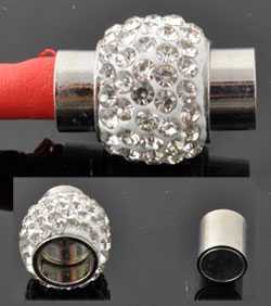 Fermoir de métal, magnétique avec argile de fimo et strass ± 17x15mm (trou ± 7mm) (attention: déconseillé aux personnes portant un pacemaker). Couleur: Blanc Code: D13838 --- Fermoirs , magnétique Strass 17x15mm (trou ±:7mm) Blanc---