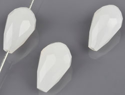 Code: D15820 (Verre Goutte Facettes  16x10mm  Blanc Laiteux) 
