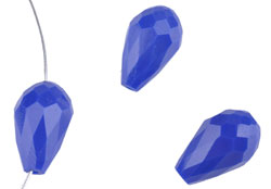 Perles de verre cristal, goutte avec facettes ± 16x10mm (trou ± 1mm). Couleur: Montana bleu Code: D15826 --- Verre Goutte Facettes 16x10mm Montana Bleu---
