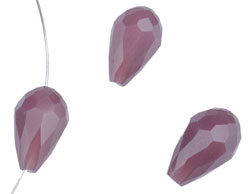 Perles de verre cristal, goutte avec facettes ± 16x10mm (trou ± 1mm). Couleur: Violet foncé Code: D15827 --- Verre Goutte Facettes 16x10mm Violet Fonce---