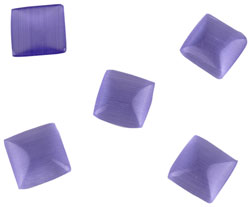 Brique de collage/cabochon de verre cateye, carré ± 10mm, ± 3mm grosseur. Couleur: Lilas-violet Code: D15881 --- Cabochon Cateye, carre 10mm sur 3mm haut. Lilas-violet---