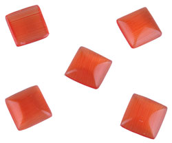 Brique de collage/cabochon de verre cateye, carré ± 10mm, ± 3mm grosseur. Couleur: Orange Code: D15882 --- Cabochon Cateye, carre 10mm sur 3mm haut. Orange---