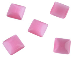 Brique de collage/cabochon de verre cateye, carré ± 10mm, ± 3mm grosseur. Couleur: Rose Code: D15888 --- Cabochon Cateye, carre 10mm sur 3mm haut. Rose---