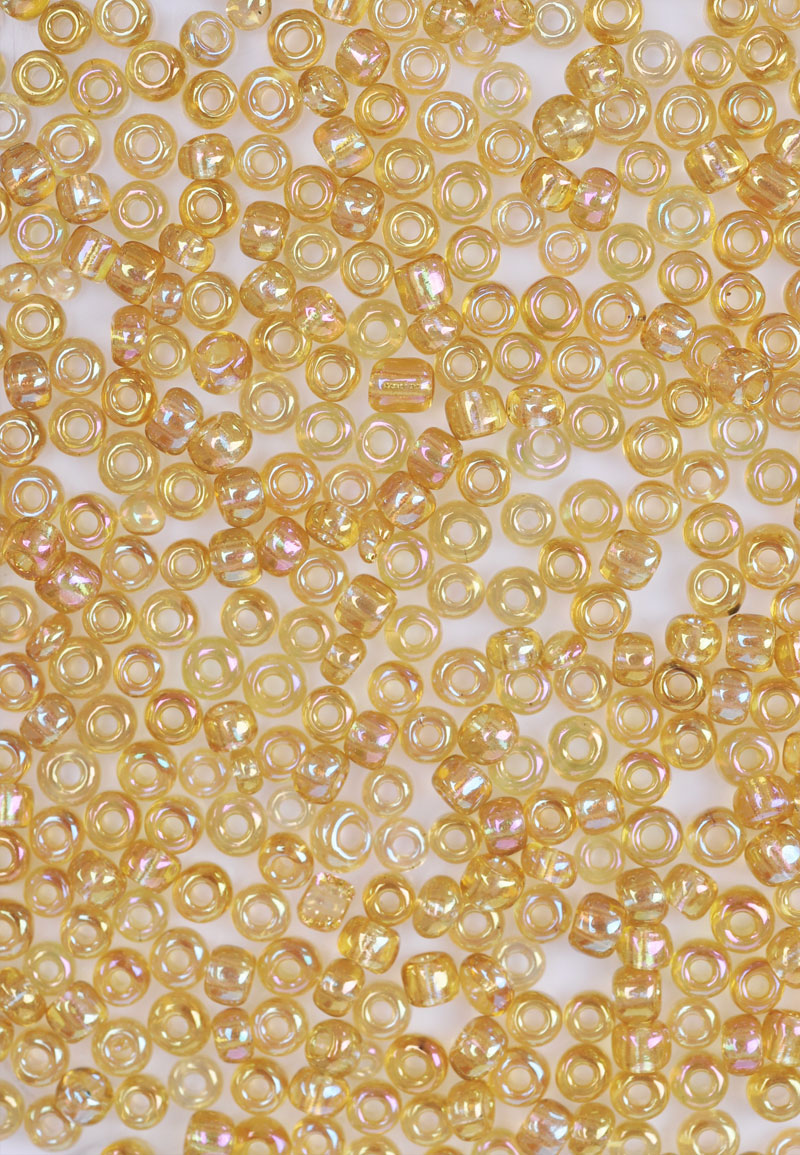 Rocailles en verre/perles pour broder 3mm (8/0). Couleur: Jaune clair AB Code: D18249 --- Rocailles en verre pour broder 3mm Jaune clair AB---