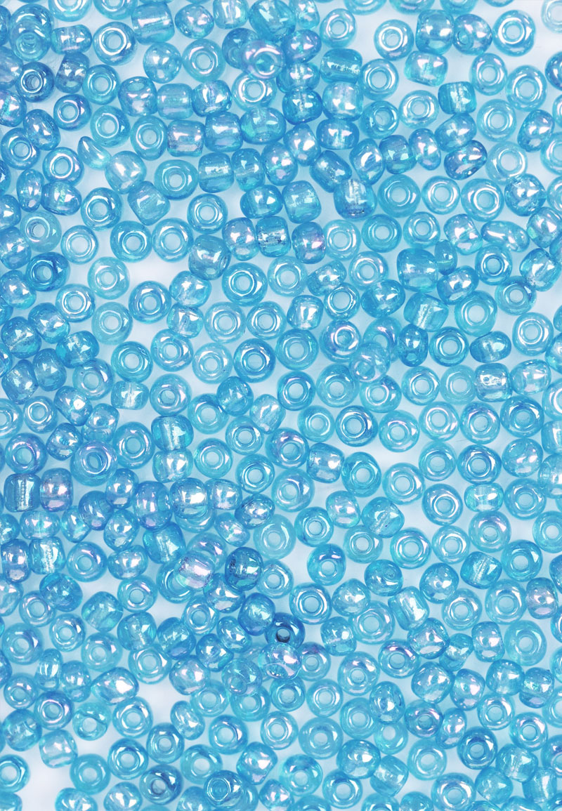 Rocailles en verre/perles pour broder 3mm (8/0). Couleur: Bleu clair AB Code: D18250 --- Rocailles en verre pour broder 3mm Bleu clair AB---