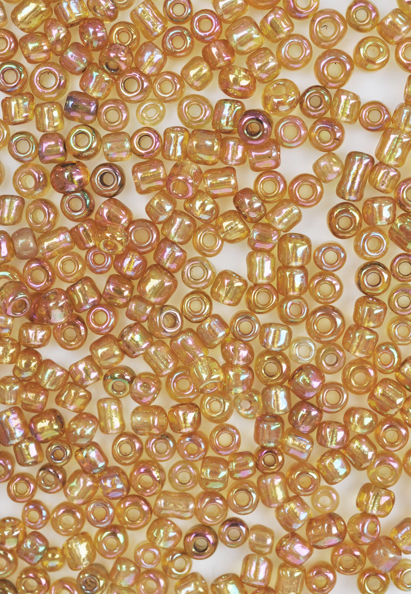 Rocailles en verre/perles pour broder 3mm (8/0). Couleur: Marron clair AB Code: D18251 --- Rocailles en verre pour broder 3mm Marron clair AB---