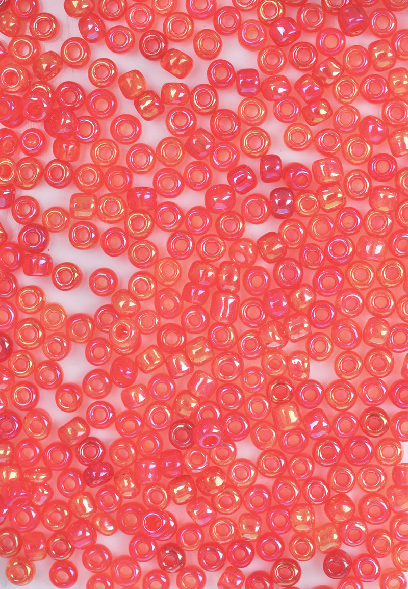 Rocailles en verre/perles pour broder 3mm (8/0). Couleur: Rouge clair AB Code: D18253 --- Rocailles en verre pour broder 3mm Rouge clair AB---
