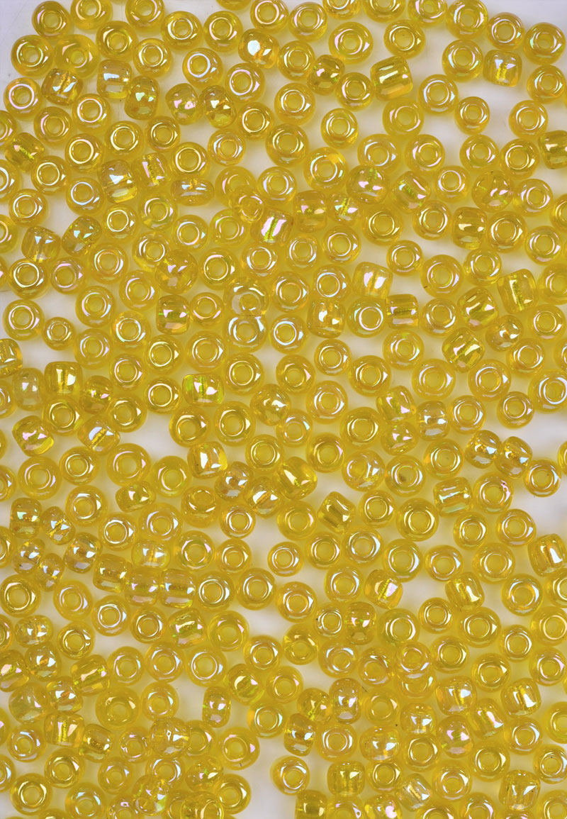 Rocailles en verre/perles pour broder 3mm (8/0). Couleur: Jaune AB Code: D18257 --- Rocailles en verre pour broder 3mm Jaune AB---