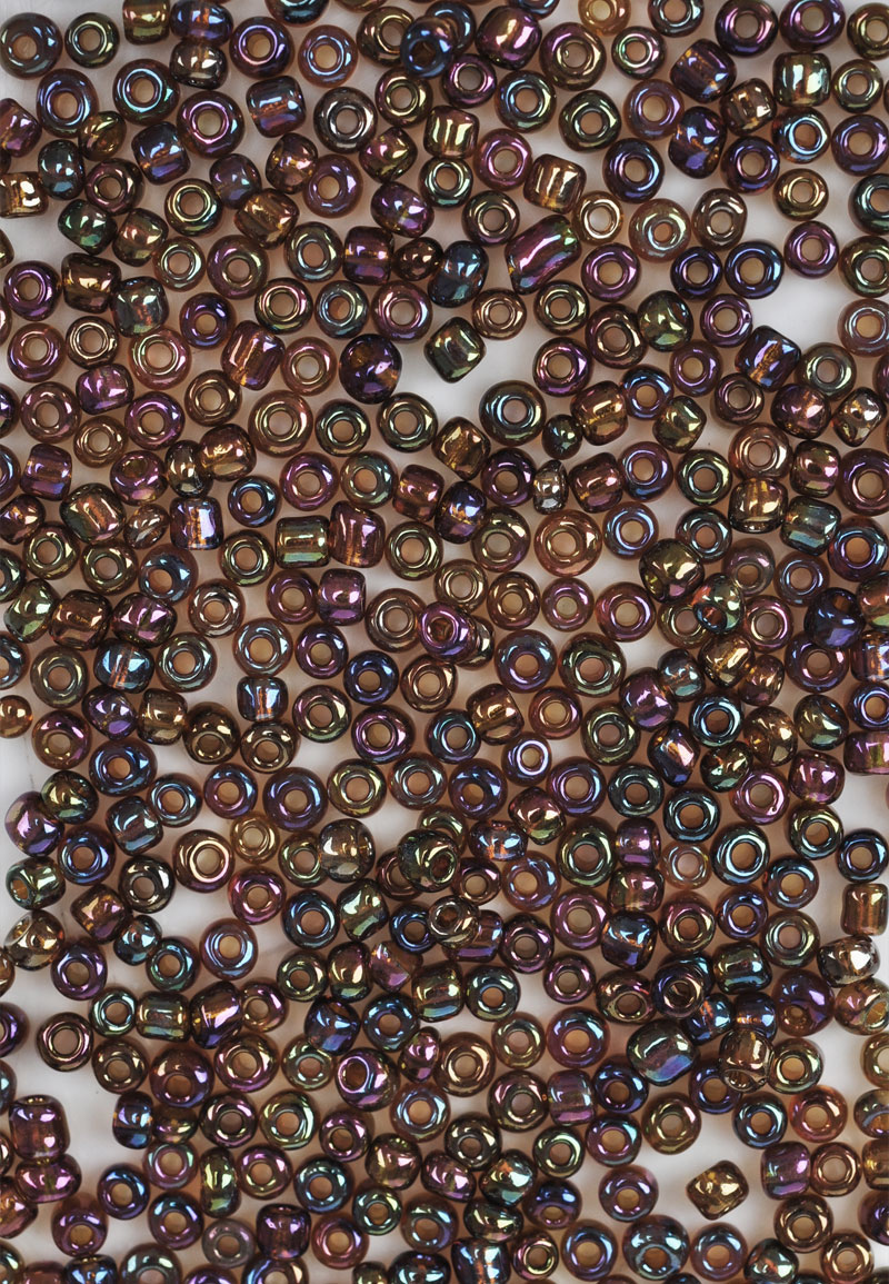 Rocailles en verre/perles pour broder 3mm (8/0). Couleur:Violet Marron AB Code: D18258 --- Rocailles en verre pour broder 3mm Violet Marron AB---