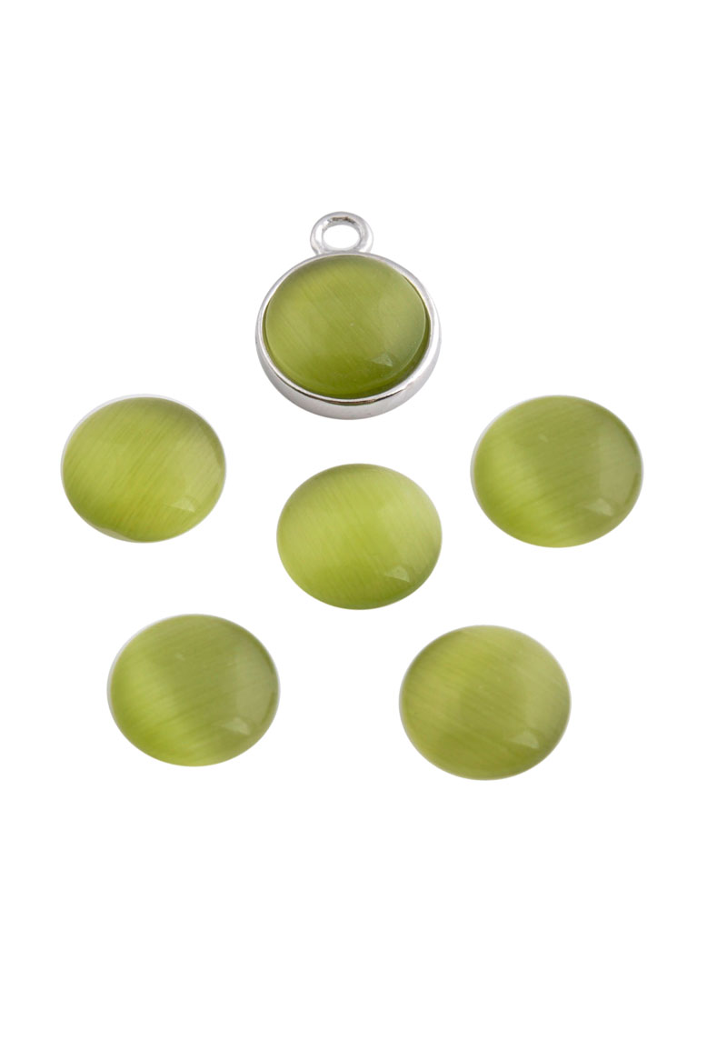 Cabochon en verre, cateye 10mm, 3mm gros. Couleur: Vert Code: D18667 --- Cabochon en verre, cateye 10mm, 3mm gros Vert---