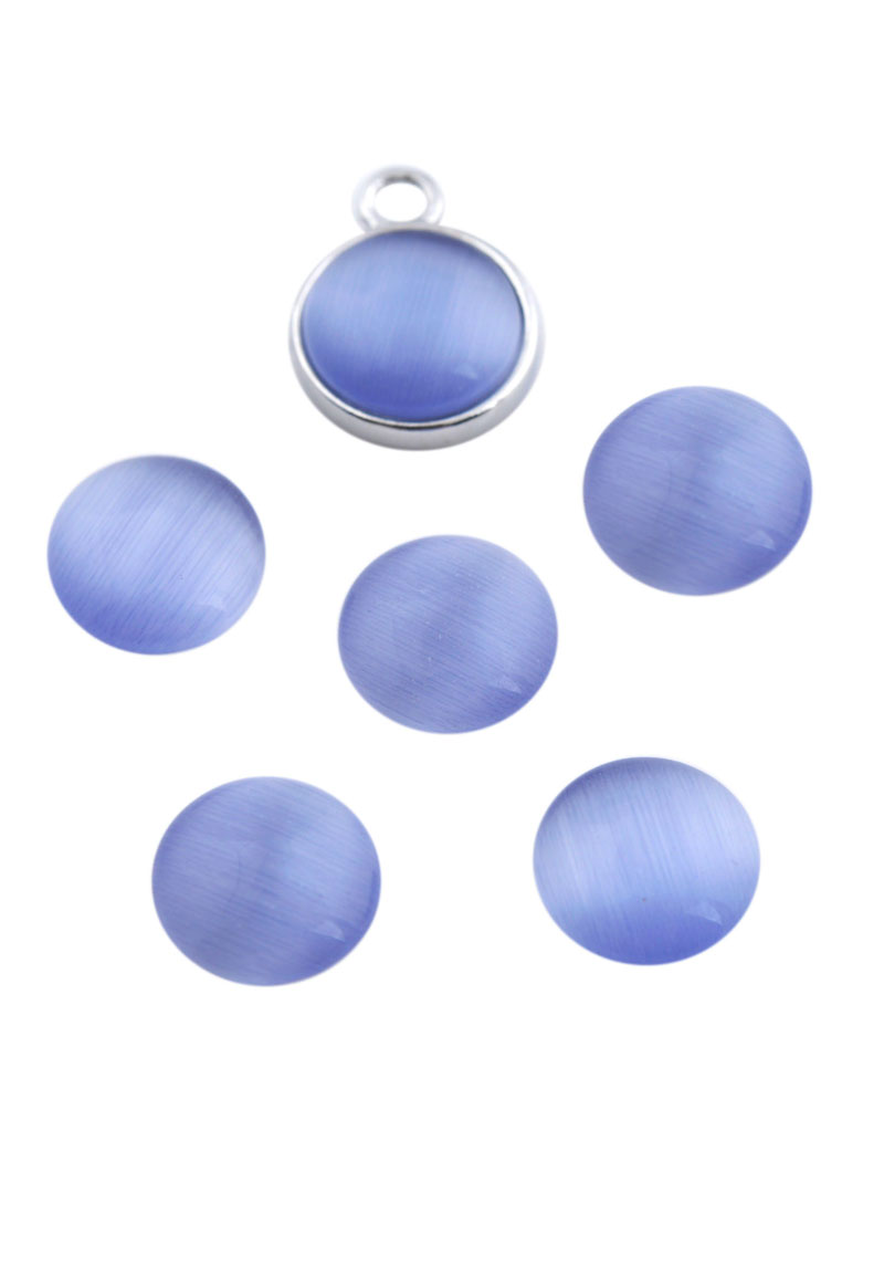 Cabochon en verre, cateye 10mm, 3mm gros. Couleur: Lilas Code: D18672 --- Cabochon en verre, cateye 10mm, 3mm gros Lilas---