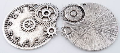 Pendentifs/breloques de métal,Pendule, Steampunk ± 49x46mm. Couleur: Vieil Argent Code: D10034 --- Pendule, Steampunk 49x46mm---