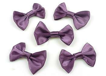 Nœud en tissus satiné de +- 34 x 24mm. Couleur: Violet foncé Code: D15207 --- Nœud Textile 34x24 Violet Fonce---