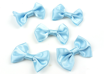 Nœud en tissus satiné de +- 34 x 24mm. Couleur: Bleu Clair Code: D15209 --- Nœud Textile 34x24 Bleu Clair---