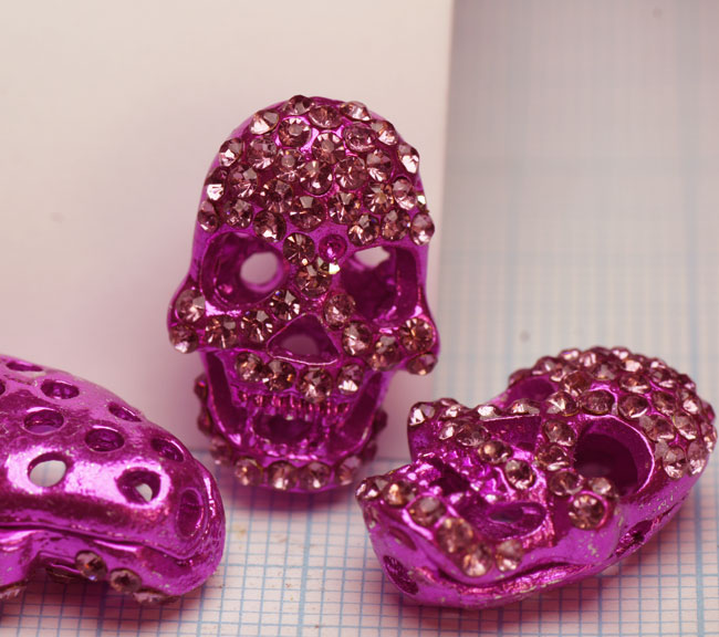 Tete mort 15x20 metal Fuschia  Strass Cristal