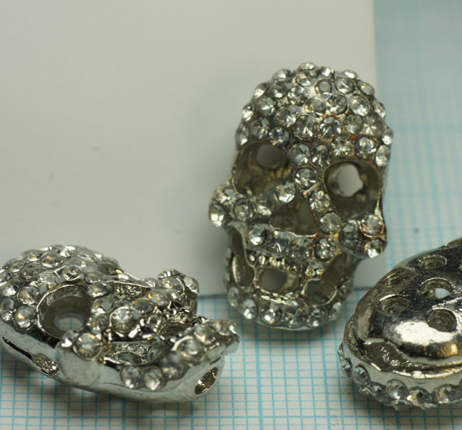 Tete mort 15x20 metal Argent Strass Cristal