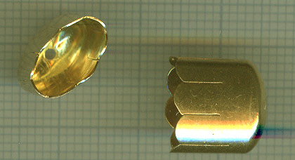 Calotte plate, dore très vieux 11X6X11mm. 