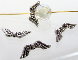 Ailes en metal. +- 21x8mm. Acier
