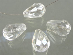 Goutte de verre cristal facettes  15x10mm