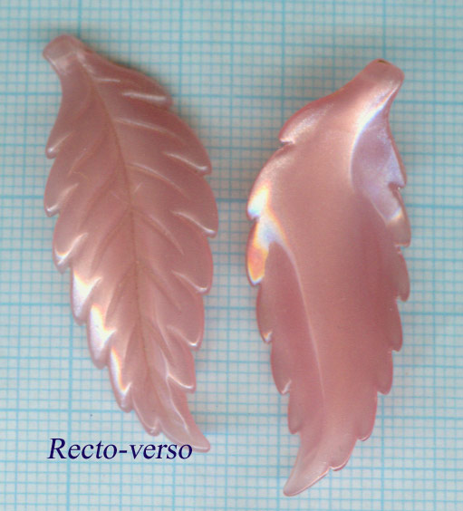 Feuille rose nacre 42X10mm. Synth.