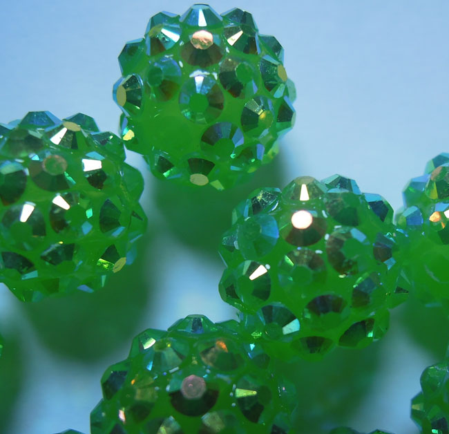 Code: AEI103 (Perle acrylic 14mm. Trou 2mm. Vert reflet Or) 