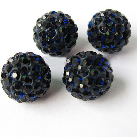 Superbe perle ronde scintillante de strass. Convient parfaitement pour les Shamballa. 10mm de diamètre. Couleur: Strass Montana Code: B82518 --- 10mm. Disco Ball Strass Montana---