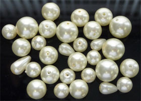 Sachet de mélange de perles en verre entre 8 et 14mm. Couleur nacrée. +-45pièces par sachet. Code: D02735 --- Melange verre nacre +- 45Pcs---