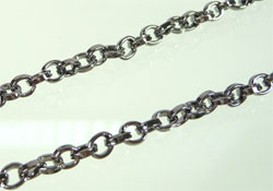 Chaîne métallique de couleur Nickel Noir. Mailles +- 4,8mm.X3,7mm.. Se vend au mètre
-----Cliquez sur la photo pour l'agrandir----- Code: D04198 --- Chaine 4,8X3,7mm.X1m. Nickel noir---