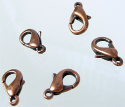 Fermoir métallique de forme ovale (mousqueton). Dimension: +-12x7mm. Ouleur cuivreuse
-----Cliquez sur la photo pour l'agrandir----- Code: D04540 --- Fermoir metal oval 12x7mm. Couleur cuivre---