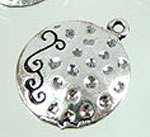 Pendentif décoré en métal de forme circulaire +-23 X 19mm. Couleur nickel
-----Cliquez sur la photo pour l'agrandir----- Code: D06322 --- Pendentif metal decore 23x19mm.---