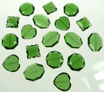 Mélange de perles en verre avec facettes. +- 17 à 27mm. Sac de +- 25 pièces. Couleur: Vert Foncé
-----Cliquez sur la photo pour l'agrandir----- Code: D06590 --- Melange perles verre facettes Vert Fonce---