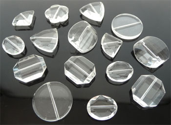 Mélange de perles en verre avec facettes. +- 17 à 27mm. Sac de +- 25 pièces. Couleur: Cristal
-----Cliquez sur la photo pour l'agrandir----- Code: D06591 --- Melange perles verre facettes Cristal---
