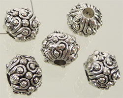 Perle en métal, rondelle, décoré +- 10x9mm. Couleur: Argent vieux Code: D07380 --- Ronde metal decore 10x9mm. Argent vx---