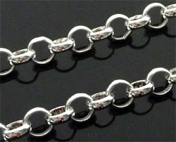 Chaine métallique de couleur argentée. Maille +-3mm. Se vend au mètre. Code: D07458 --- 1 metre Chaine maille 3mm. Argente.---