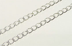 Chaine en métal +- 6x4mm. Couleur Nickel Code: D08360 --- Chaine metal 6x4mm. Couleur Nickel---