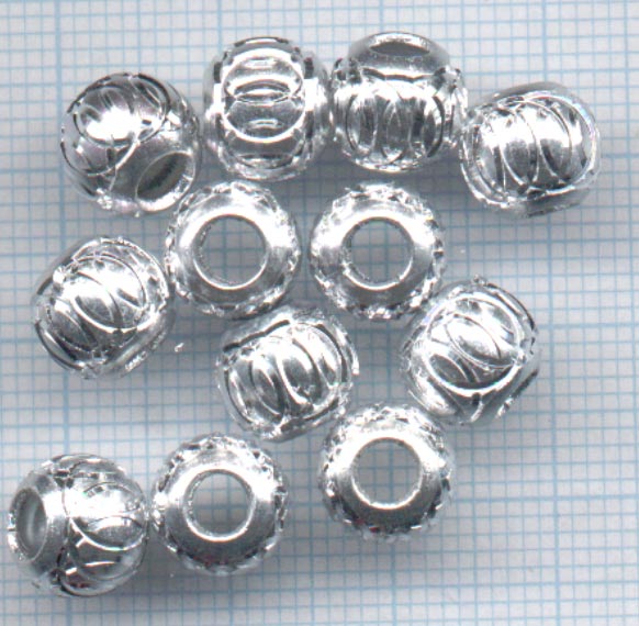 Perle en aluminium taillé. Diamètre: +-8mm. Diamètre du trou: +-3mm.. Couleur: argenté Code: PUC600_AR --- Aluminium 8mm. argent---